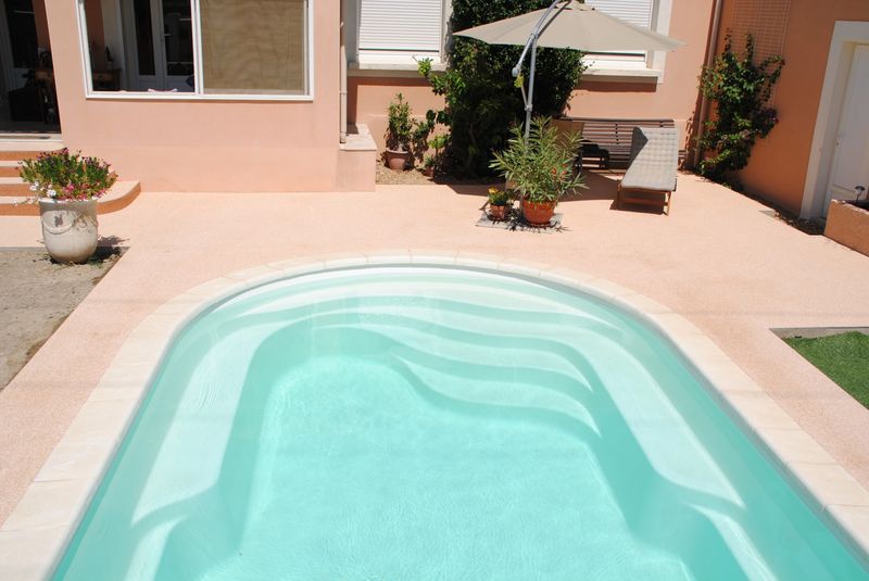 escalier piscines coque france piscines à Arles