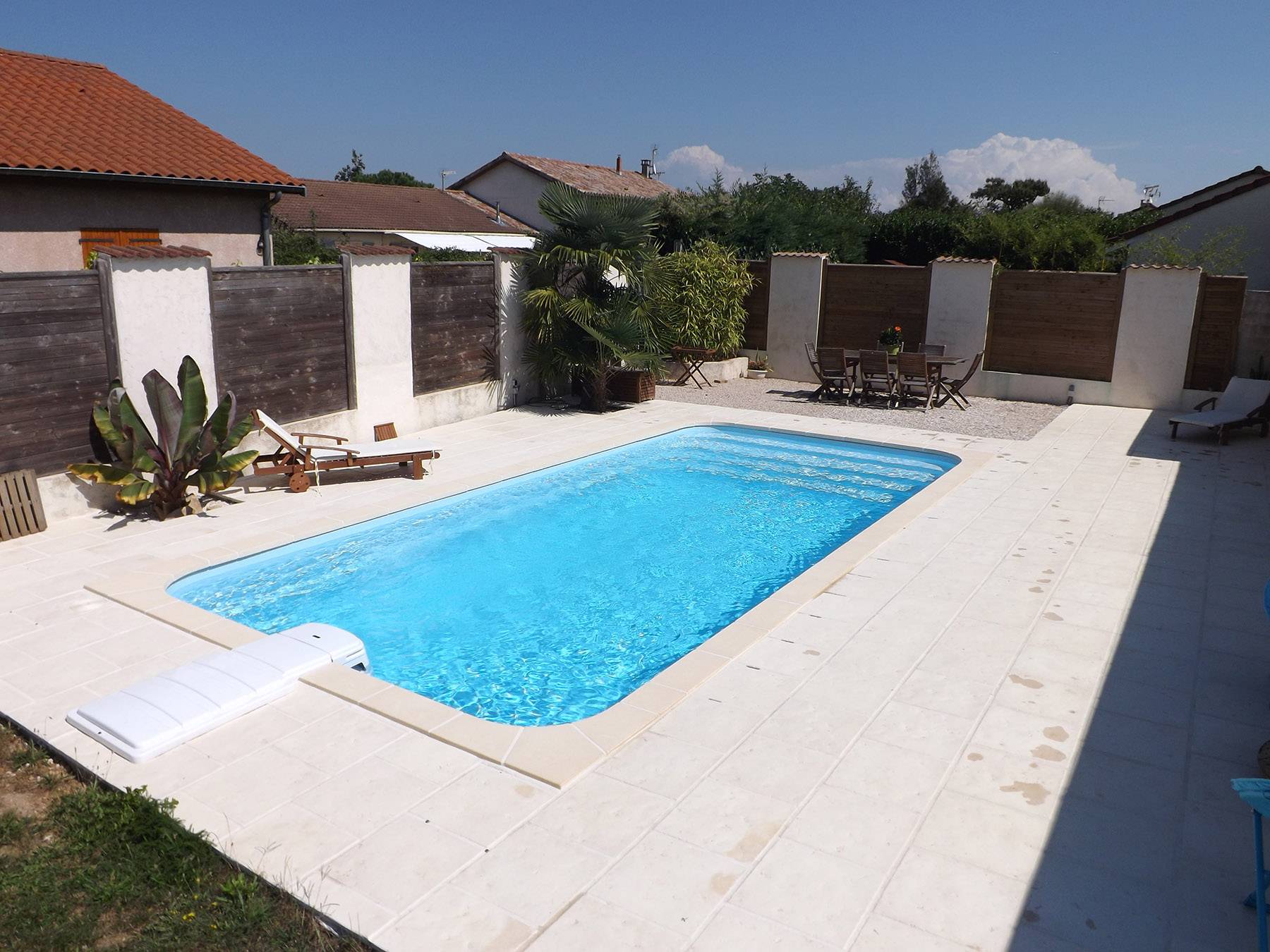 ACHJETER UNE PISCINE COQUE POLYESTER PAS CHÈRE ABASTIA EN CORES