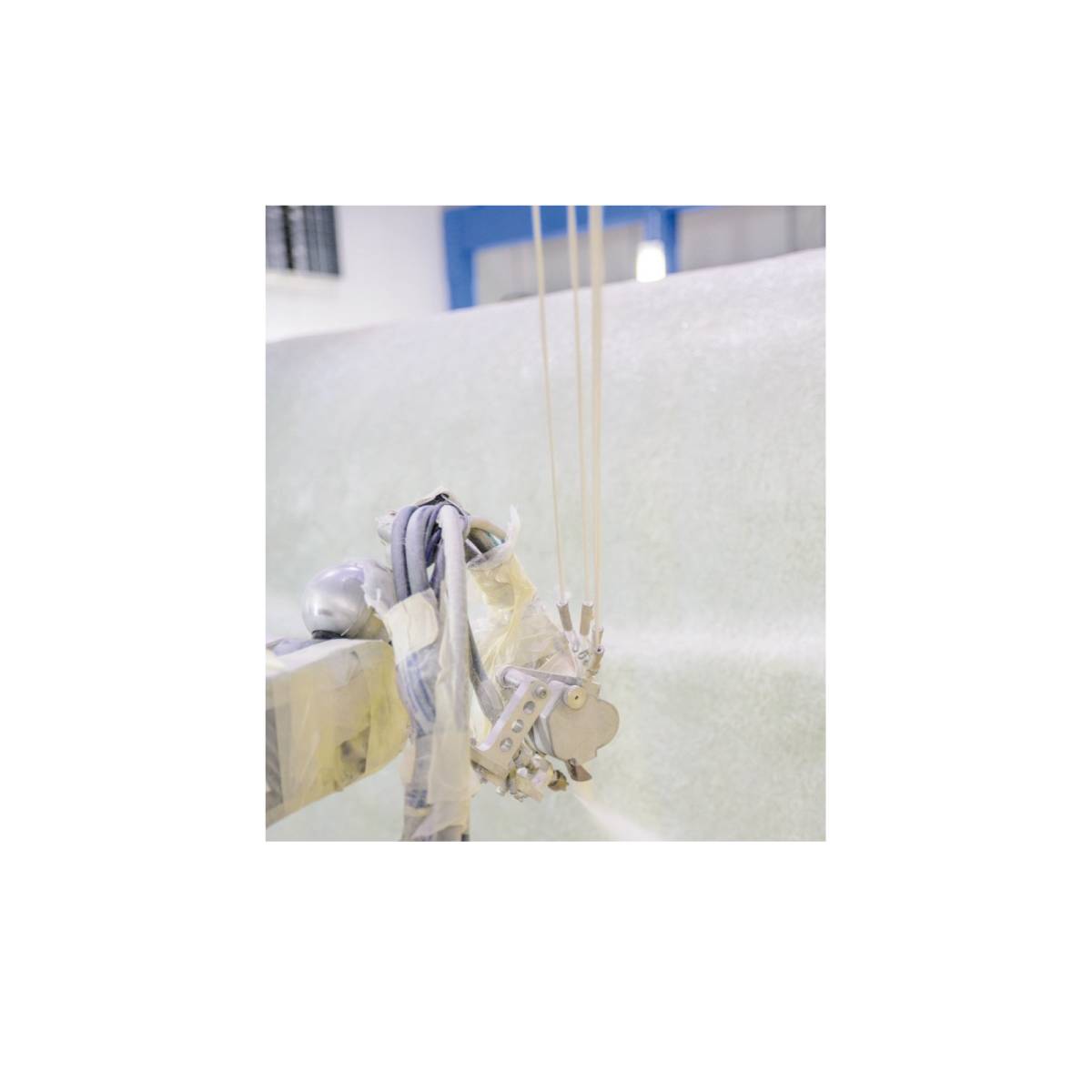 Projection simultanée de fibre de verre et de résine puis ébullage complet étape 2