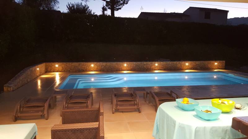 Vente et installation de piscine coque polyester sur Bordeaux