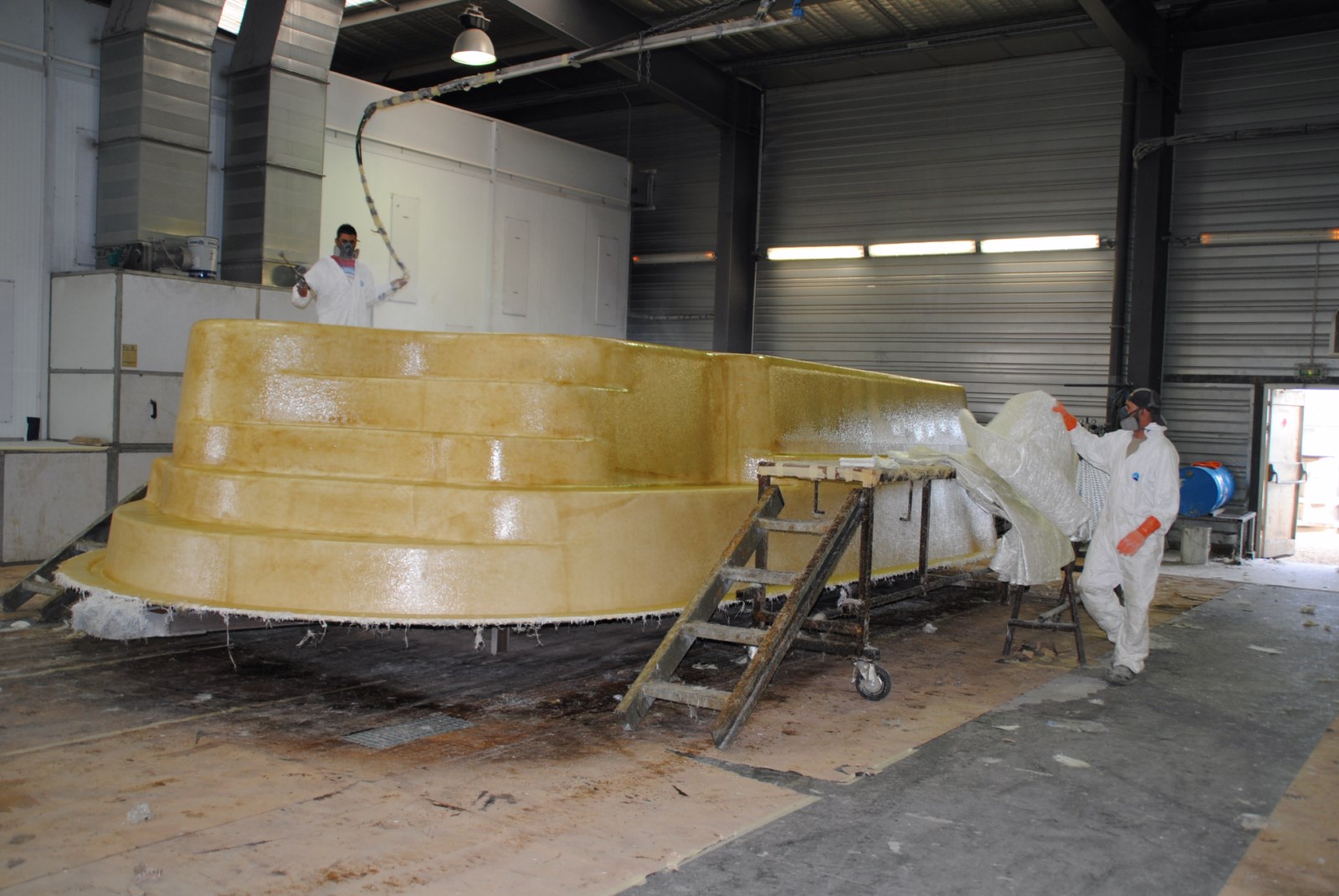 application d'un tissus de verre sur piscin coque polyester à Istres