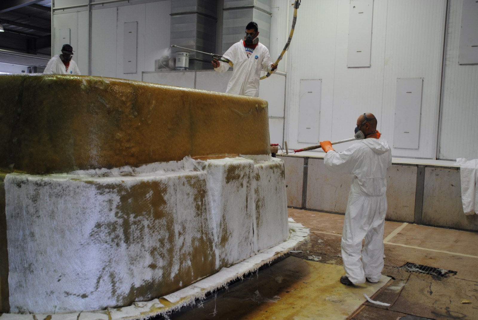 pose d'un rowing mat ou complèxe de vrre fibre polyester piscine coque