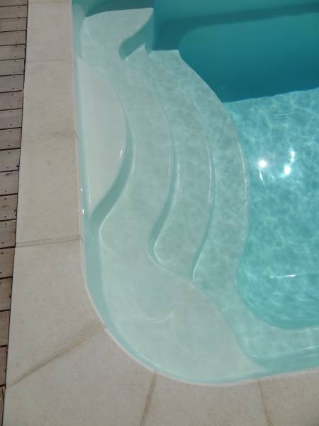 Piscine coque polyester 6X3 à fond plat modèle DÉCLIC R600 FT