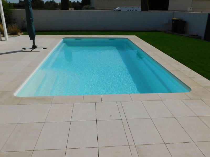 Acheter une piscine coque polyester 8X4 sur Lyon 69