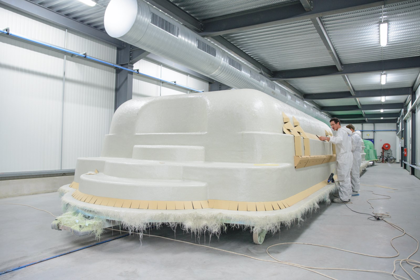 pose de renforts sur une piscine coque polyester