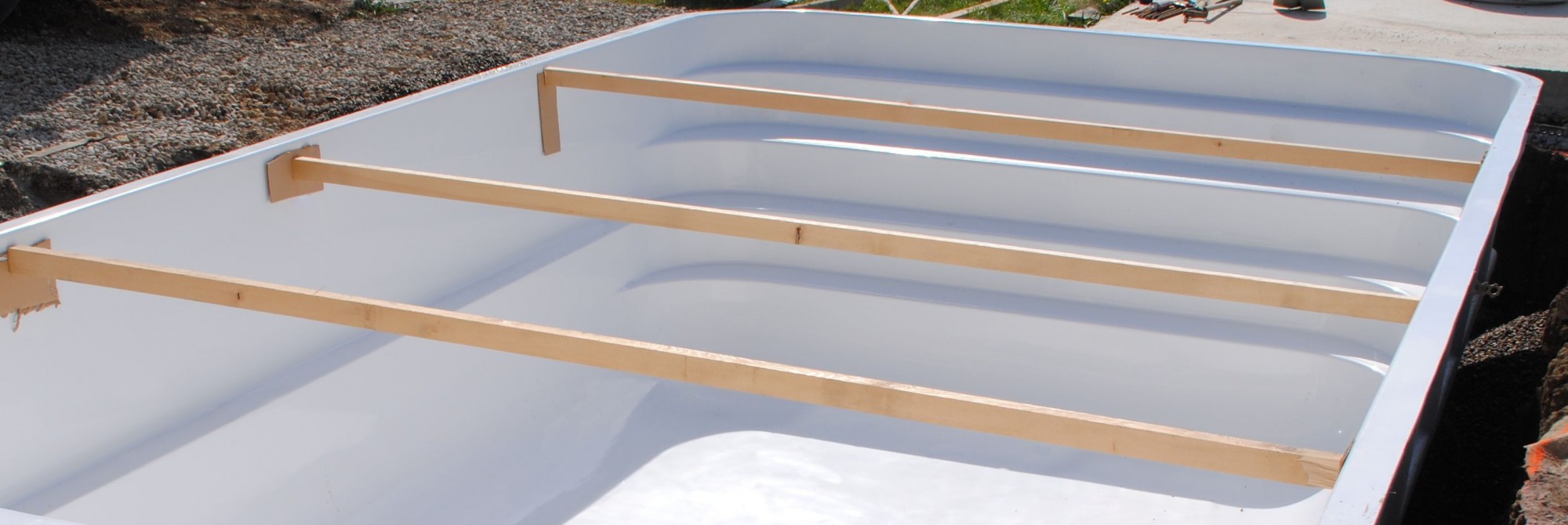 Etayer une piscine coque polyester