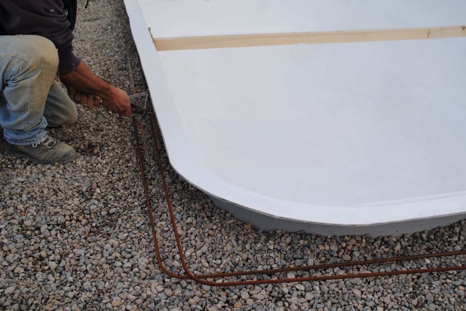 comment ferrailler une piscine polyester