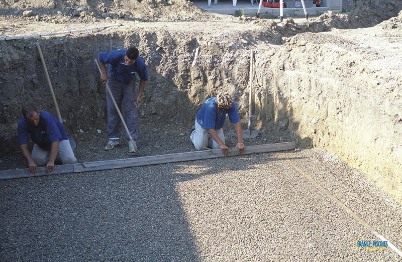 COMMENT TIRER LE FOND D'UNE PISCINE POLYESTER