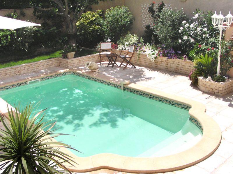 Acheter un piscine coque polyester à Istres prix