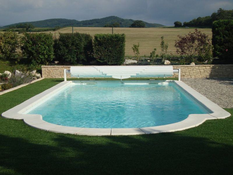 Piscine coque avec volet roulant à Grenoble 38