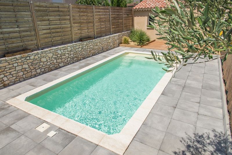 OU TROUVER UN FABRICANT DE PISCINES POLYESTER SUR MARSEILLE DANS LE 13