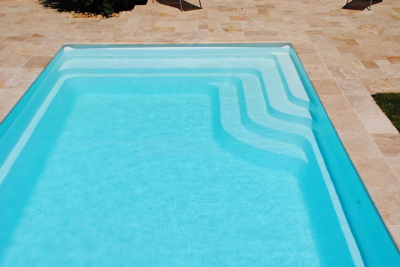 banquette piscine allongé détente