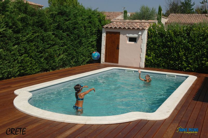 comment installer une piscine coque polyetser sur NIMES
