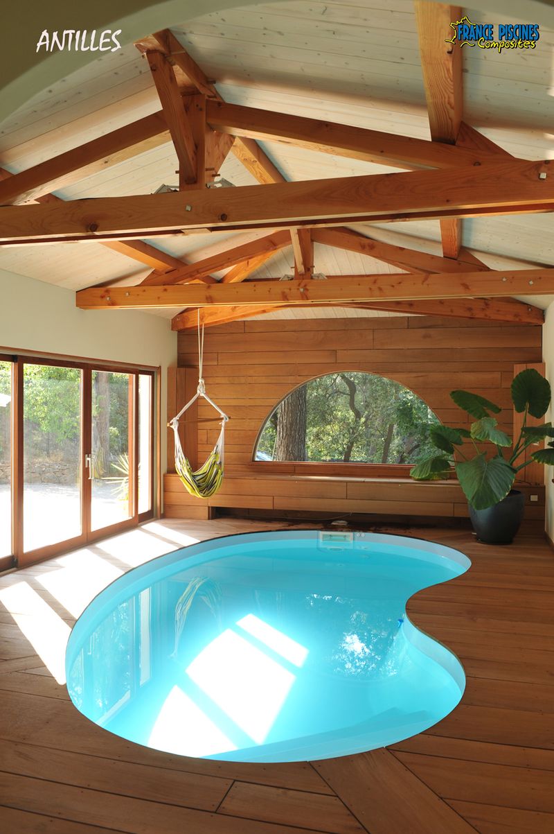 Quels sont les avantages d'une piscine coque polyester