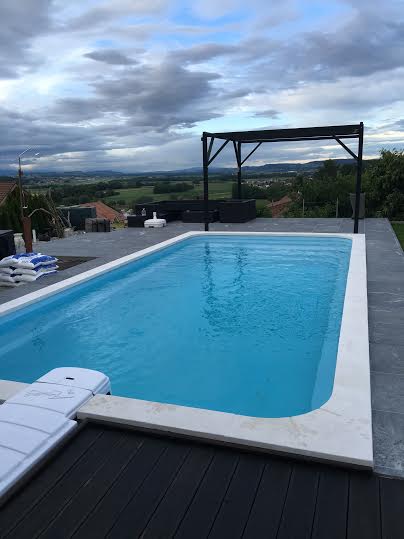 Acheter une piscine polyester 8X4 sur Lyon 69