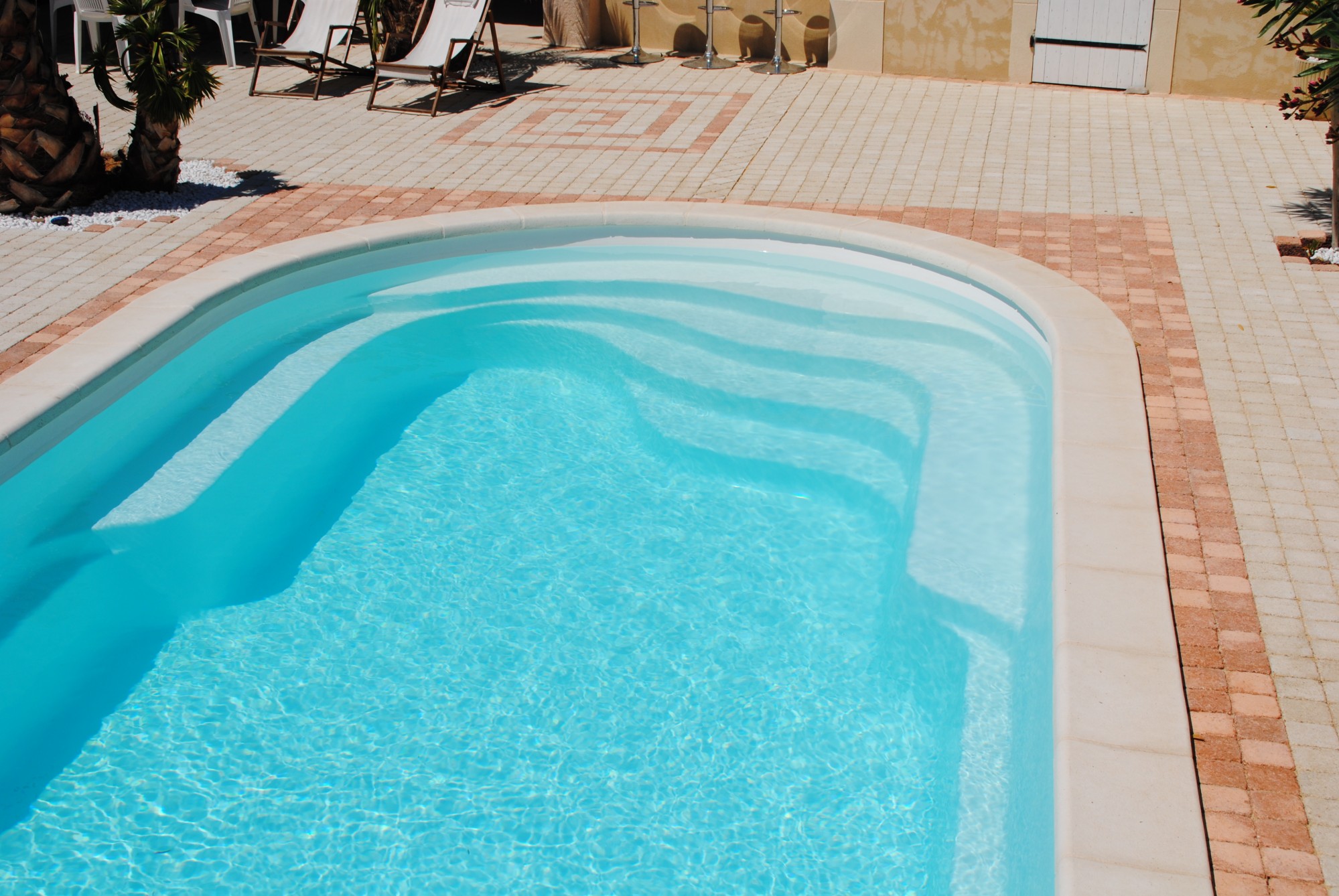 Piscine 8X3 avec pose et plage dans l'Hérault