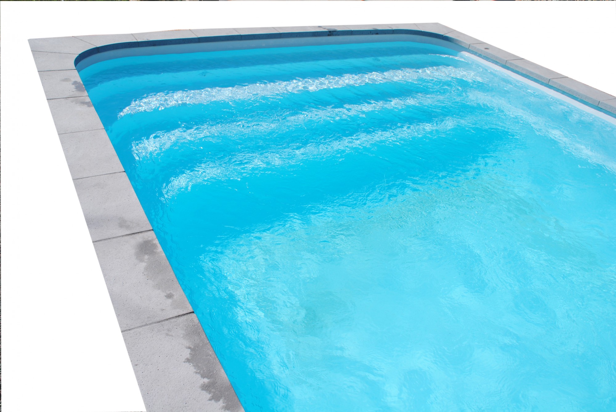 Installation de piscine coque 8X4 dans l'Aude