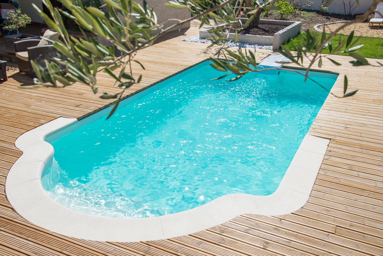 Piscine coque polyester 6X3 à Plan de Cuques