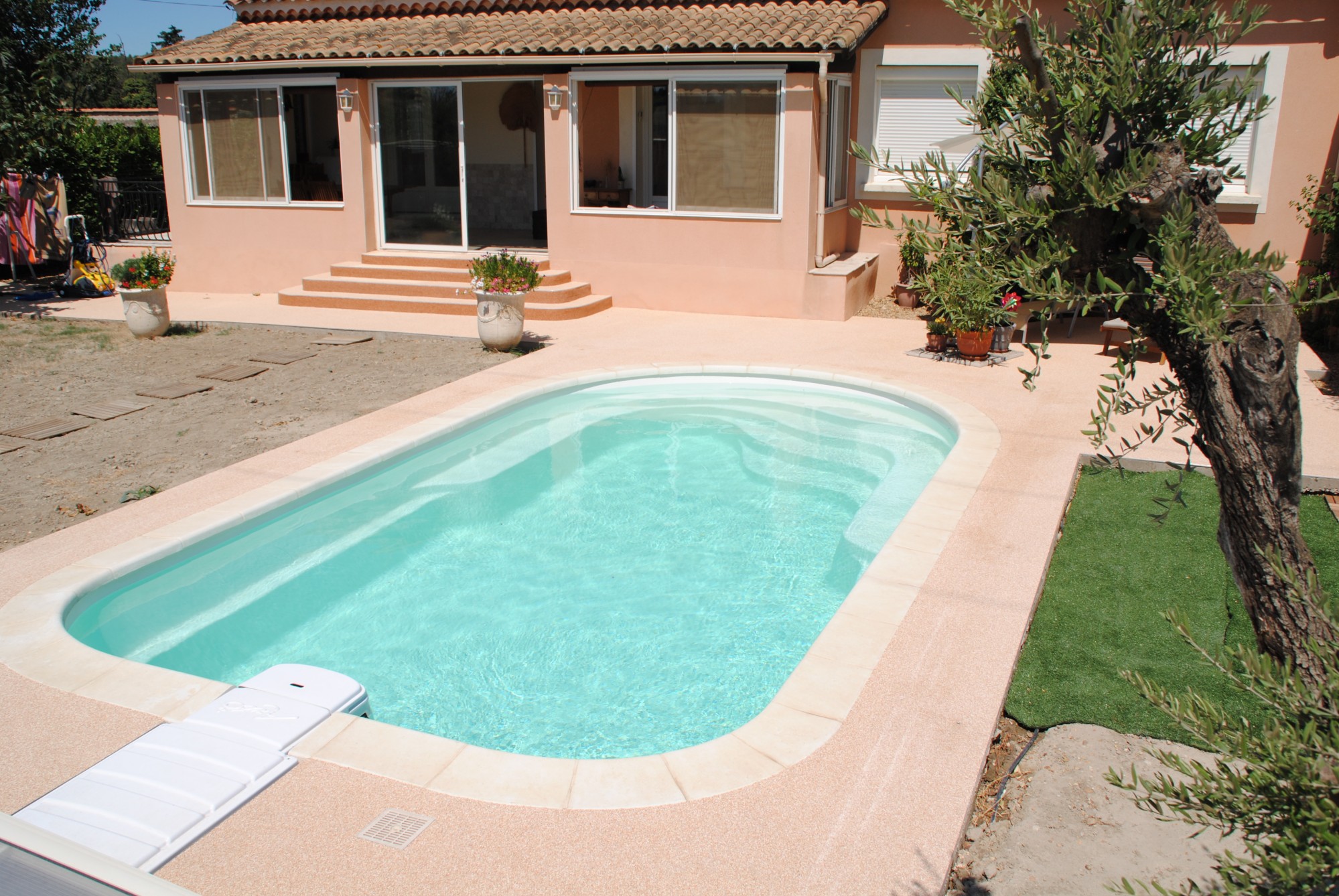 Devis piscine polyester 7X4 installation comprise sur Bordeaux
