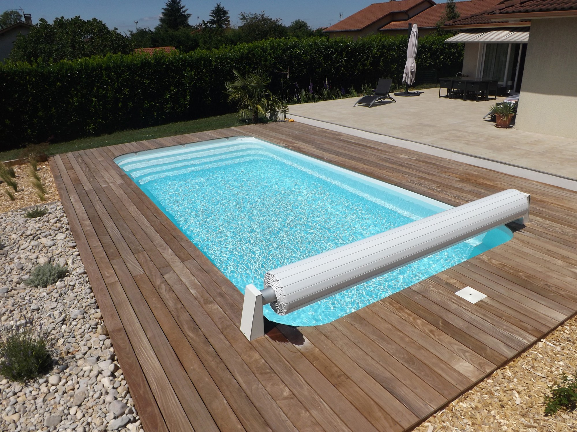 Piscine coque polyester 8X4 à acheter près de SALON DE PROVENCE avec installation