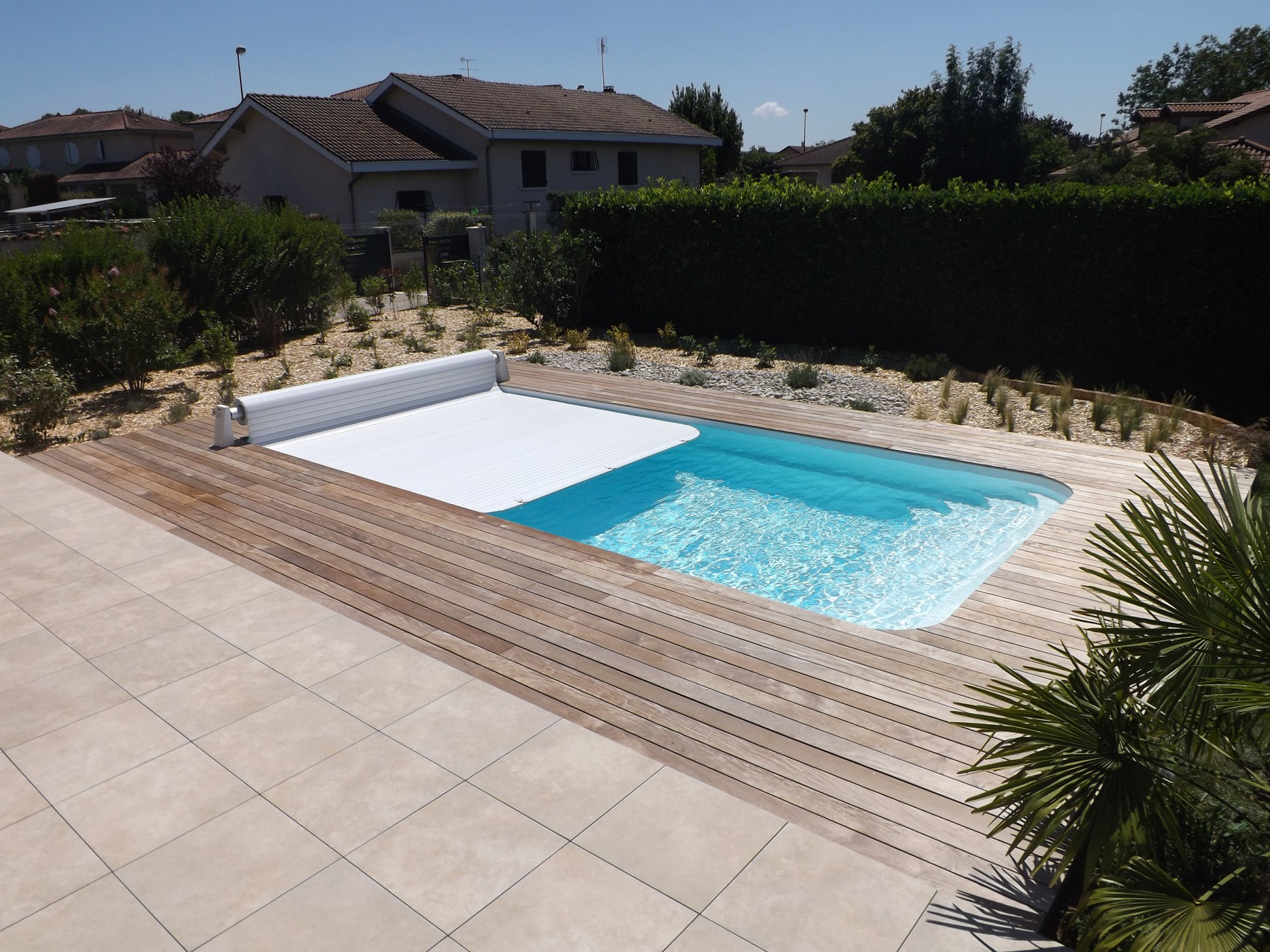 Piscine coque polyester 8X4 à acheter près de NIMES avec installation