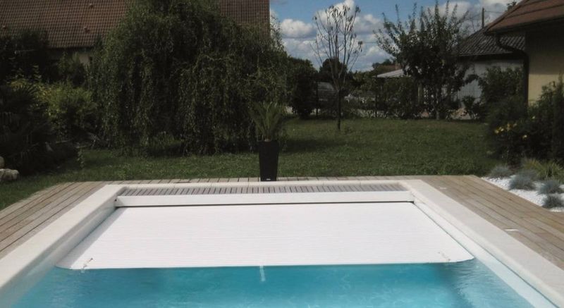 Piscine coque 10X4 avec couverture immergée sur Cannes modèle BALI