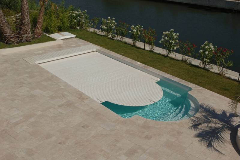 couverture automatique aqualux piscine coque
