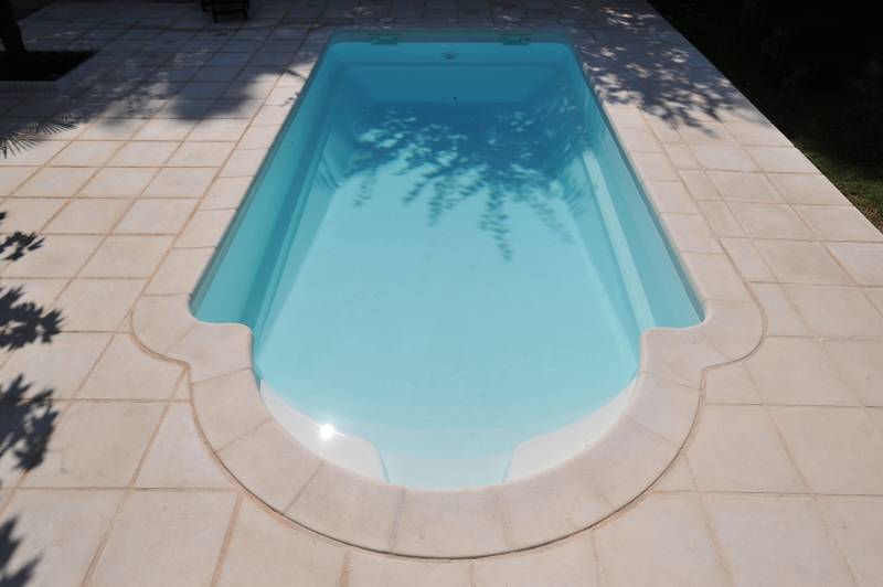 Piscine coque 7X3 fond incliné pente douce sur Béziers
